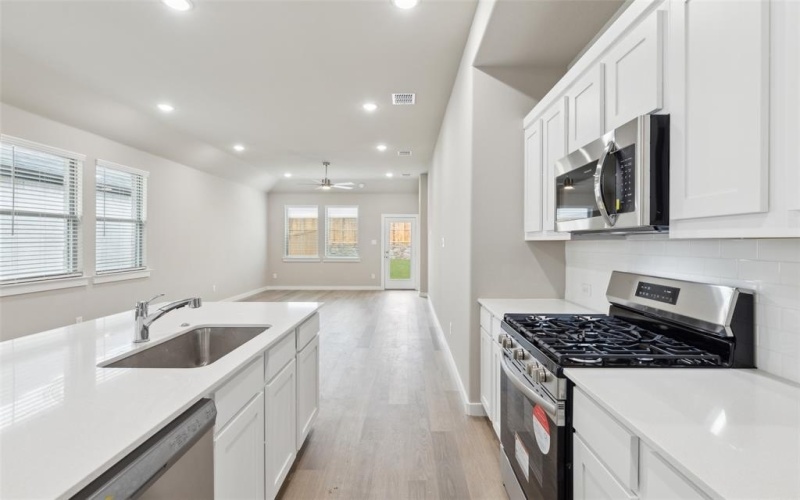 1005 London Town Lane, McKinney, TX 75071, 4 Bedrooms Bedrooms, ,3 BathroomsBathrooms,Residential,For Sale,1005 London Town Lane,20969383