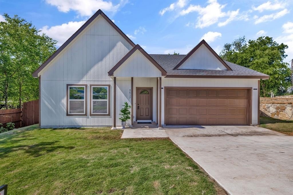 2617 Hillside Drive, Granbury, TX 76048, 3 Bedrooms Bedrooms, ,2 BathroomsBathrooms,Residential,For Sale,2617 Hillside Drive,20969411