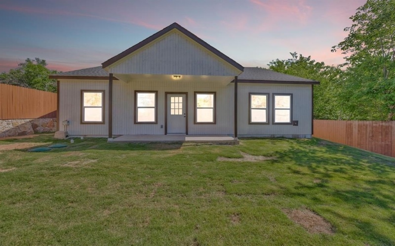 2617 Hillside Drive, Granbury, TX 76048, 3 Bedrooms Bedrooms, ,2 BathroomsBathrooms,Residential,For Sale,2617 Hillside Drive,20969411