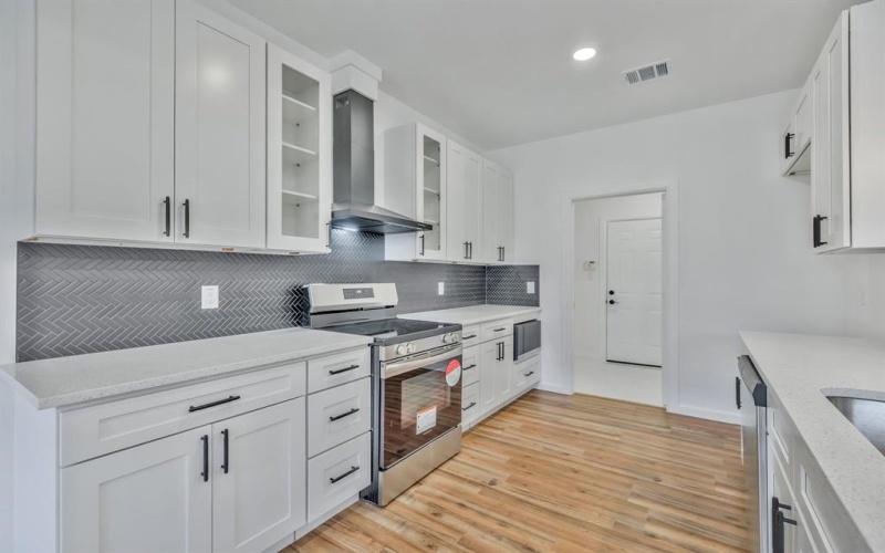 2617 Hillside Drive, Granbury, TX 76048, 3 Bedrooms Bedrooms, ,2 BathroomsBathrooms,Residential,For Sale,2617 Hillside Drive,20969411