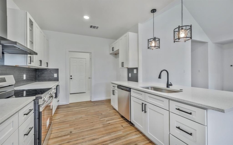 2617 Hillside Drive, Granbury, TX 76048, 3 Bedrooms Bedrooms, ,2 BathroomsBathrooms,Residential,For Sale,2617 Hillside Drive,20969411
