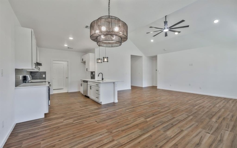 2617 Hillside Drive, Granbury, TX 76048, 3 Bedrooms Bedrooms, ,2 BathroomsBathrooms,Residential,For Sale,2617 Hillside Drive,20969411