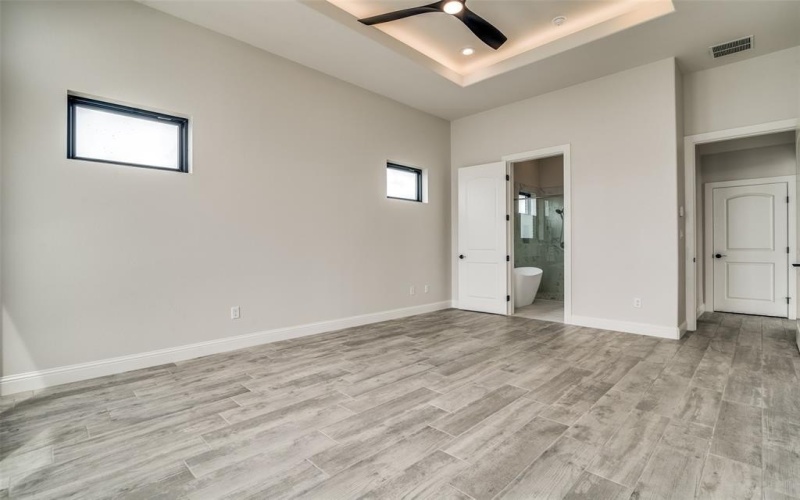 18023 Lake Ray Hubbard Drive, Forney, TX 75126, 5 Bedrooms Bedrooms, ,6 BathroomsBathrooms,Residential,For Sale,18023 Lake Ray Hubbard Drive,20969609