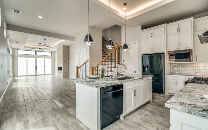 18023 Lake Ray Hubbard Drive, Forney, TX 75126, 5 Bedrooms Bedrooms, ,6 BathroomsBathrooms,Residential,For Sale,18023 Lake Ray Hubbard Drive,20969609