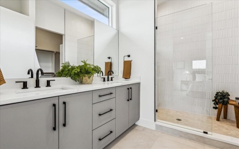 2138 Lovedale Avenue #102, Dallas, TX 75235, 2 Habitaciones Habitaciones , ,2 BañosBaños,Residential,En Venta,2138 Lovedale Avenue,20968471