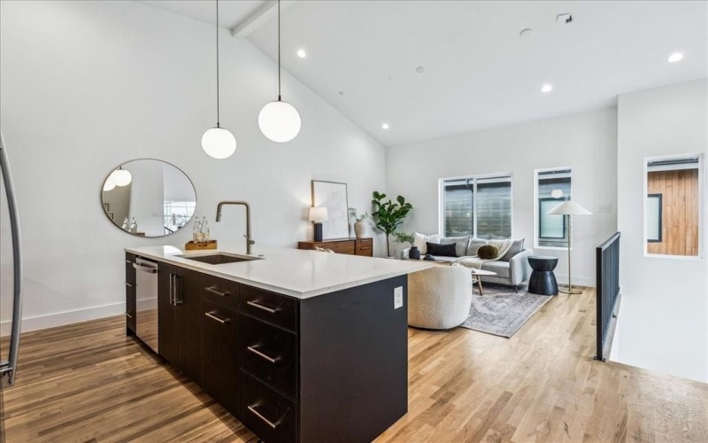2138 Lovedale Avenue #102, Dallas, TX 75235, 2 Habitaciones Habitaciones , ,2 BañosBaños,Residential,En Venta,2138 Lovedale Avenue,20968471