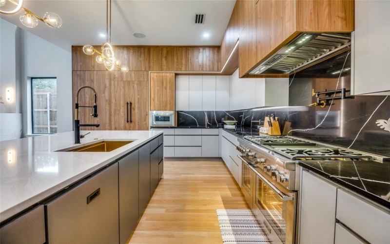 2018 Euclid Avenue, Dallas, TX 75206, 6 Bedrooms Bedrooms, ,5 BathroomsBathrooms,Residential,For Sale,2018 Euclid Avenue,20968517