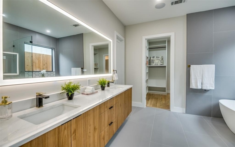 2018 Euclid Avenue, Dallas, TX 75206, 6 Bedrooms Bedrooms, ,5 BathroomsBathrooms,Residential,For Sale,2018 Euclid Avenue,20968517