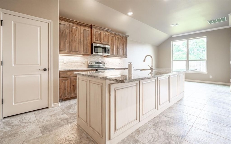 2600 Creek Drive, Granbury, TX 76048, 3 Bedrooms Bedrooms, ,2 BathroomsBathrooms,Residential,For Sale,2600 Creek Drive,20969878