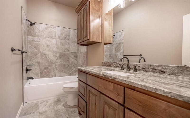 2600 Creek Drive, Granbury, TX 76048, 3 Bedrooms Bedrooms, ,2 BathroomsBathrooms,Residential,For Sale,2600 Creek Drive,20969878