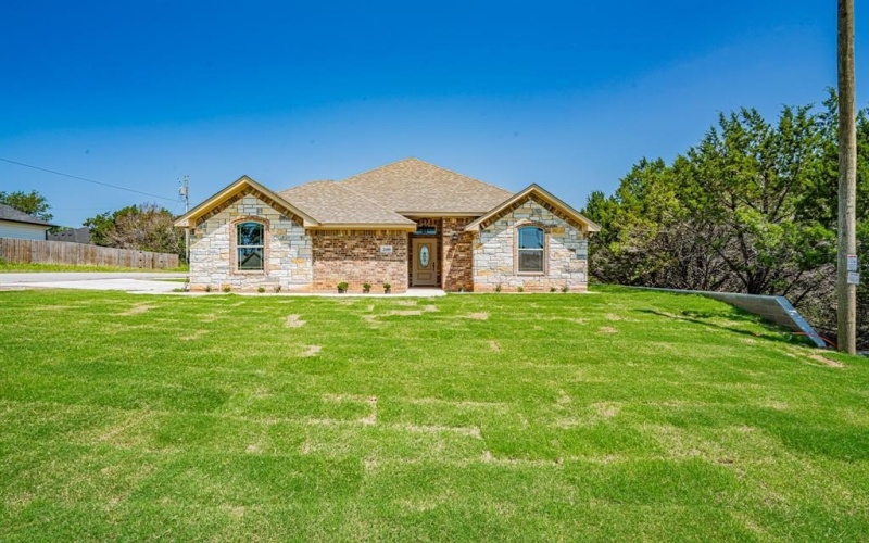 2600 Creek Drive, Granbury, TX 76048, 3 Bedrooms Bedrooms, ,2 BathroomsBathrooms,Residential,For Sale,2600 Creek Drive,20969878
