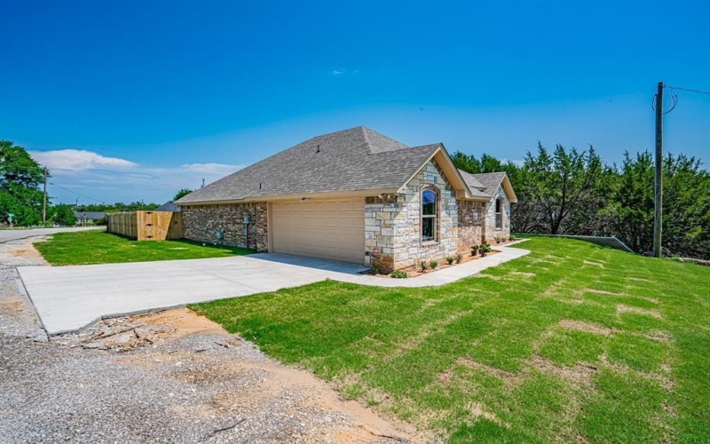 2600 Creek Drive, Granbury, TX 76048, 3 Bedrooms Bedrooms, ,2 BathroomsBathrooms,Residential,For Sale,2600 Creek Drive,20969878