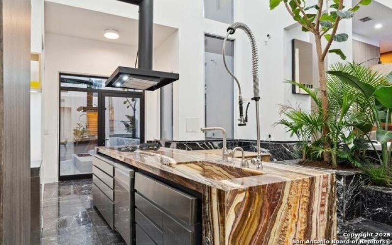 4139 CLIFF OAKS ST, San Antonio, TX 78229-3536, 4 Habitaciones Habitaciones , ,5 BañosBaños,Residential,En Venta,4139 CLIFF OAKS ST,1859474