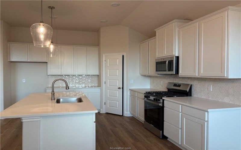 6204 Southern Cross Drive, College Station, TX 77845, 4 Bedrooms Bedrooms, ,2 BathroomsBathrooms,Residential,For Sale,6204 Southern Cross Drive,24011452