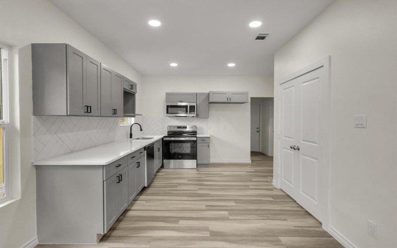 3526 Elsie Faye Heggins Street, Dallas, TX 75210, 3 Bedrooms Bedrooms, ,2 BathroomsBathrooms,Residential,For Sale,3526 Elsie Faye Heggins Street,20968233