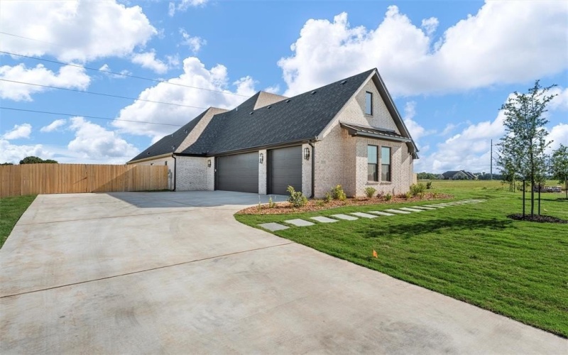 213 Amistad, McGregor, TX 76657, 5 Bedrooms Bedrooms, ,3 BathroomsBathrooms,Residential,For Sale,213 Amistad,20970068