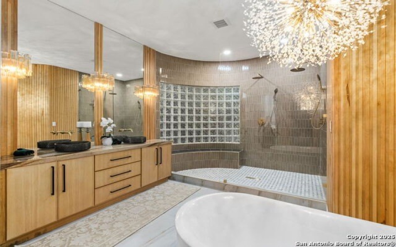 6 Turin Ct, San Antonio, TX 78257, 5 Bedrooms Bedrooms, ,5 BathroomsBathrooms,Residential,For Sale,6 Turin Ct,1875984