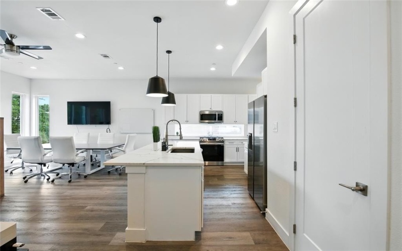 4640 Munger Avenue #102, Dallas, TX 75204, 2 Bedrooms Bedrooms, ,2 BathroomsBathrooms,Residential,For Sale,4640 Munger Avenue,20969718