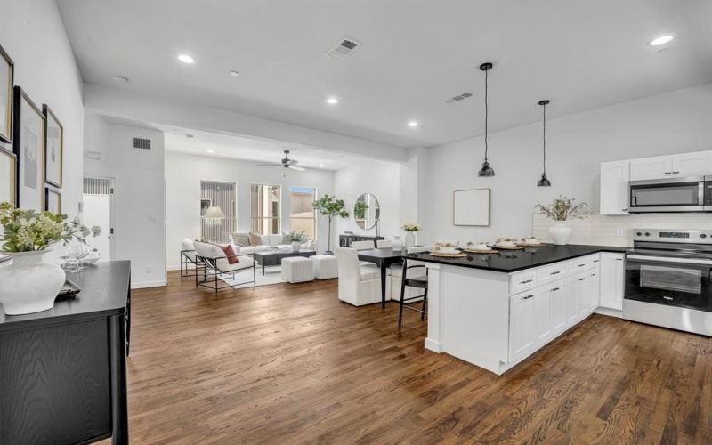 5806 Bryan Parkway #4, Dallas, TX 75206, 2 Habitaciones Habitaciones , ,2 BañosBaños,Residential Lease,En Alquiler,5806 Bryan Parkway,20970520