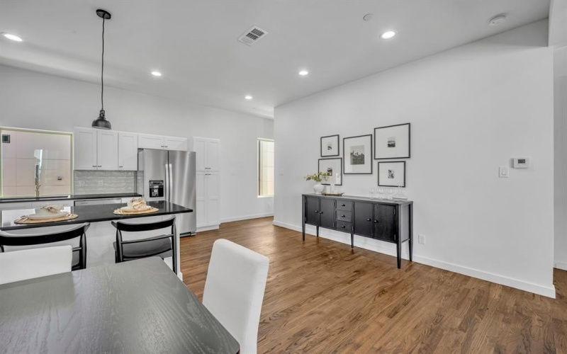 5806 Bryan Parkway #4, Dallas, TX 75206, 2 Habitaciones Habitaciones , ,2 BañosBaños,Residential Lease,En Alquiler,5806 Bryan Parkway,20970520