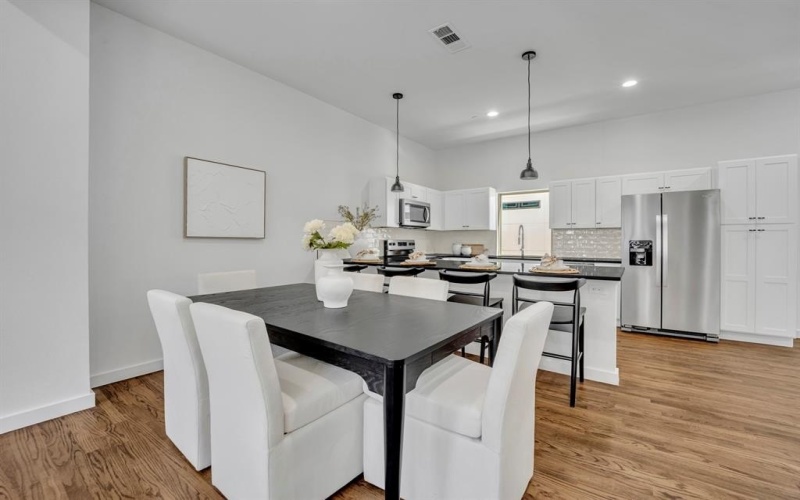 5806 Bryan Parkway #4, Dallas, TX 75206, 2 Habitaciones Habitaciones , ,2 BañosBaños,Residential Lease,En Alquiler,5806 Bryan Parkway,20970520