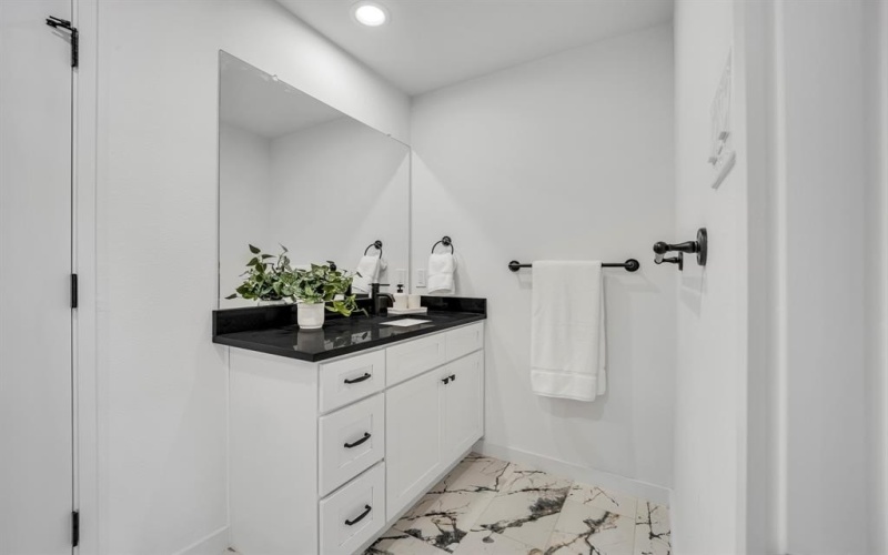 5806 Bryan Parkway #4, Dallas, TX 75206, 2 Habitaciones Habitaciones , ,2 BañosBaños,Residential Lease,En Alquiler,5806 Bryan Parkway,20970520