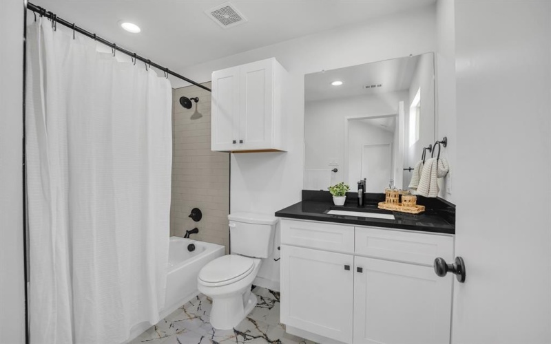 5806 Bryan Parkway #4, Dallas, TX 75206, 2 Habitaciones Habitaciones , ,2 BañosBaños,Residential Lease,En Alquiler,5806 Bryan Parkway,20970520