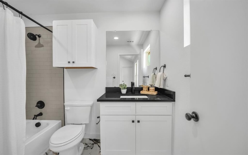 5806 Bryan Parkway #4, Dallas, TX 75206, 2 Habitaciones Habitaciones , ,2 BañosBaños,Residential Lease,En Alquiler,5806 Bryan Parkway,20970520