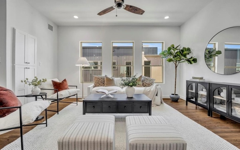 5806 Bryan Parkway #4, Dallas, TX 75206, 2 Habitaciones Habitaciones , ,2 BañosBaños,Residential Lease,En Alquiler,5806 Bryan Parkway,20970520