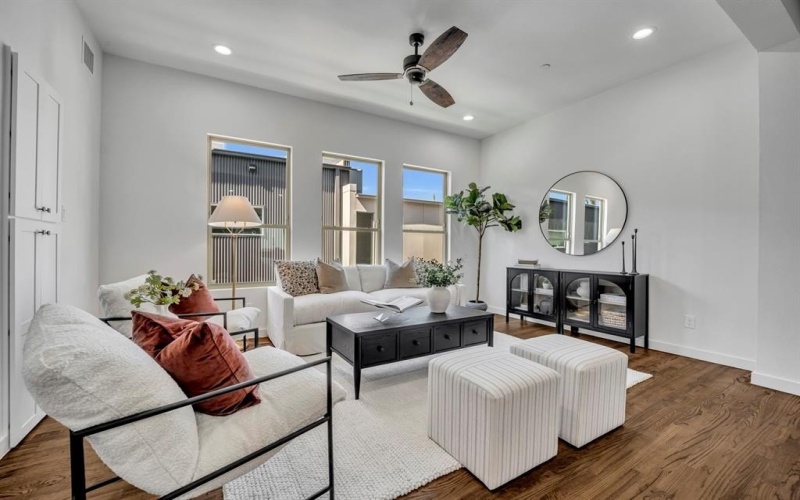 5806 Bryan Parkway #4, Dallas, TX 75206, 2 Habitaciones Habitaciones , ,2 BañosBaños,Residential Lease,En Alquiler,5806 Bryan Parkway,20970520