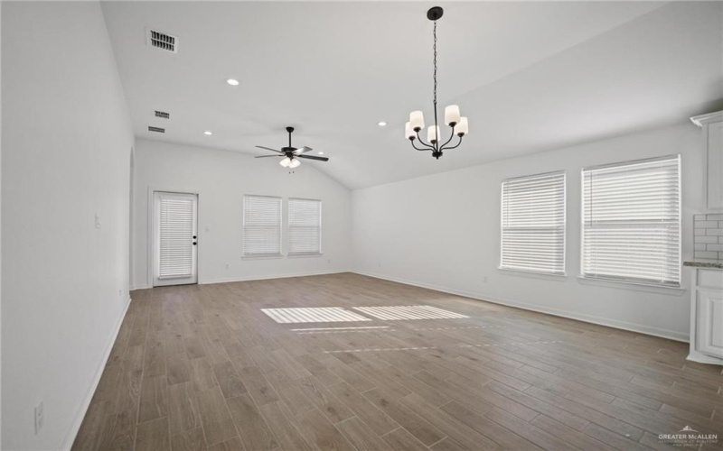 8306 N 34th Lane, McAllen, TX 78504, 3 Bedrooms Bedrooms, ,2 BathroomsBathrooms,Residential,For Sale,8306 N 34th Lane,473790