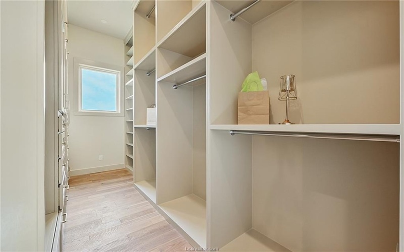 2317 Storyteller Court, College Station, TX 77845-2223, 5 Bedrooms Bedrooms, ,7 BathroomsBathrooms,Residential,For Sale,2317 Storyteller Court,24013303