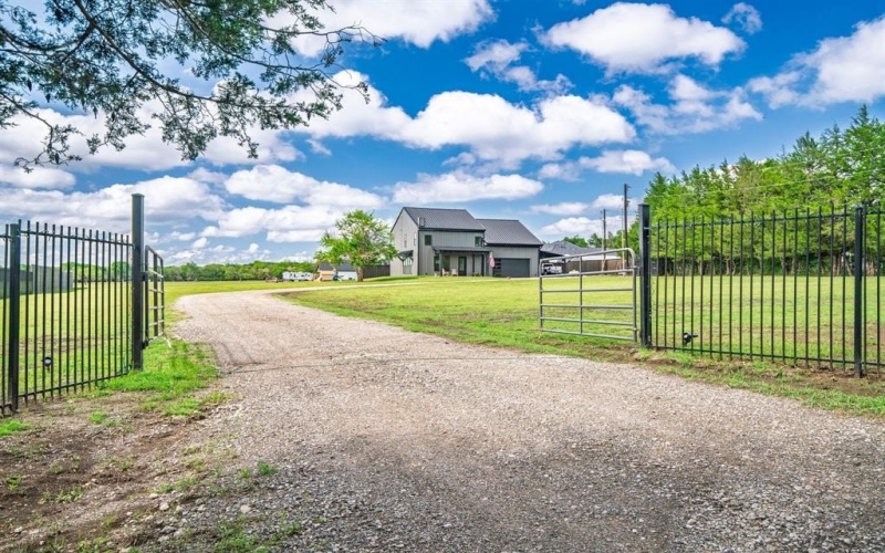 4949 County Road 2208, Greenville, TX 75402, 4 Habitaciones Habitaciones , ,3 BañosBaños,Residential,En Venta,4949 County Road 2208,20953495