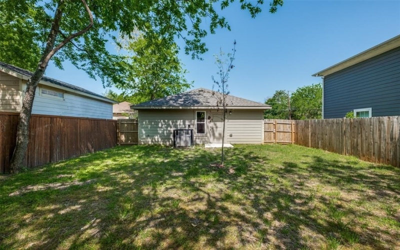 2424 Garden Drive, Dallas, TX 75215, 3 Habitaciones Habitaciones , ,2 BañosBaños,Residential,En Venta,2424 Garden Drive,20970746