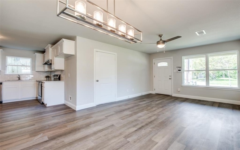 2424 Garden Drive, Dallas, TX 75215, 3 Habitaciones Habitaciones , ,2 BañosBaños,Residential,En Venta,2424 Garden Drive,20970746