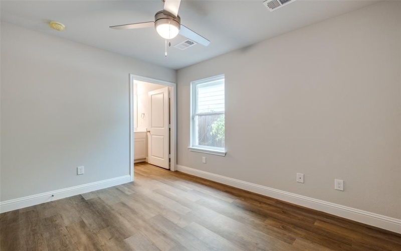 2424 Garden Drive, Dallas, TX 75215, 3 Habitaciones Habitaciones , ,2 BañosBaños,Residential,En Venta,2424 Garden Drive,20970746