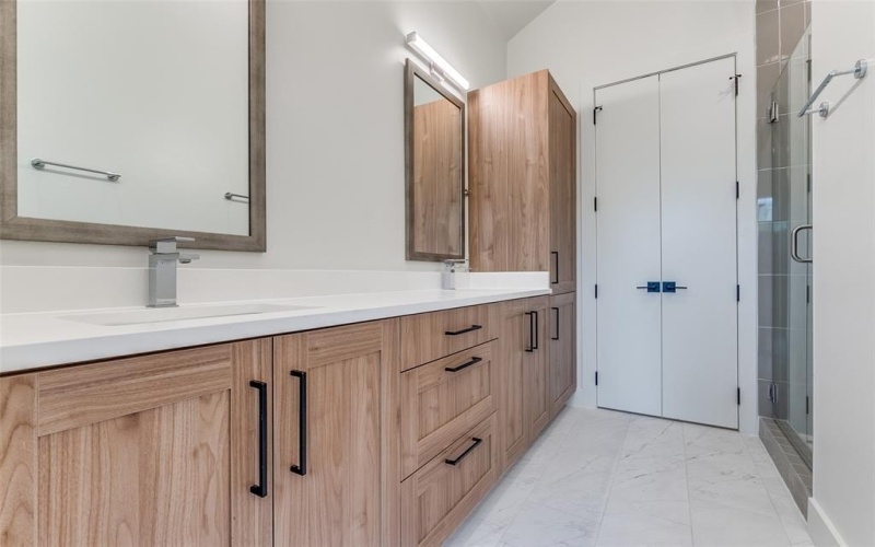 5609 Live Oak Street #107, Dallas, TX 75206, 1 Dormitorio Habitaciones , ,1 BañoBaños,Residential Lease,En Alquiler,5609 Live Oak Street,20970847