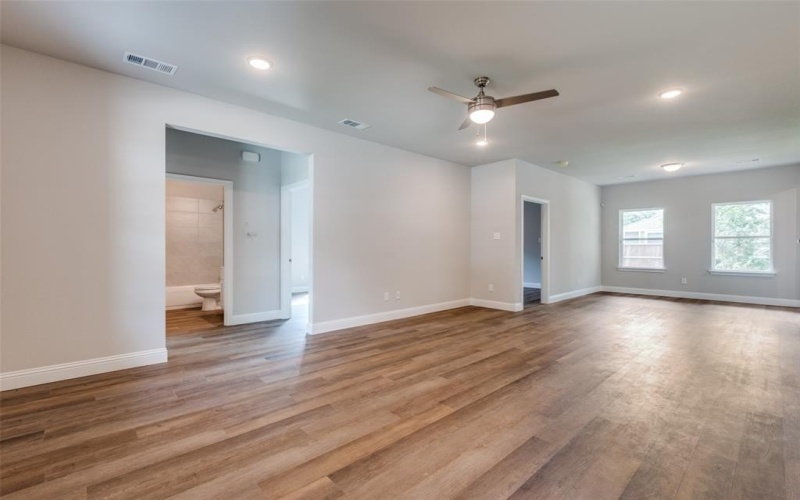 2726 Lawrence Street, Dallas, TX 75215, 3 Bedrooms Bedrooms, ,2 BathroomsBathrooms,Residential,For Sale,2726 Lawrence Street,20971600