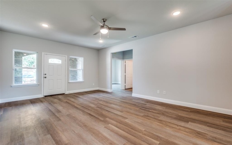2726 Lawrence Street, Dallas, TX 75215, 3 Bedrooms Bedrooms, ,2 BathroomsBathrooms,Residential,For Sale,2726 Lawrence Street,20971600