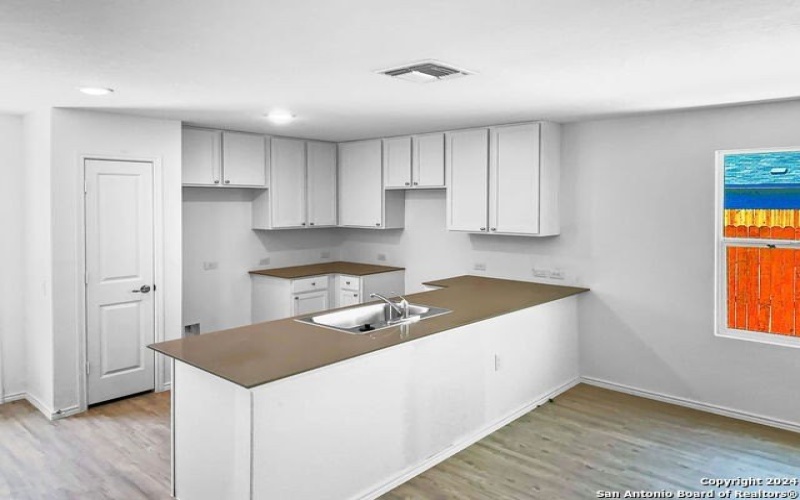 3834 S Kurz Plaza, San Antonio, TX 78211, 3 Habitaciones Habitaciones , ,2 BañosBaños,Residential Lease,En Alquiler,3834 S Kurz Plaza,1876280