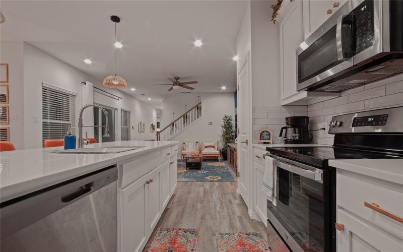 430 N Denley Drive, Dallas, TX 75203, 3 Bedrooms Bedrooms, ,2 BathroomsBathrooms,Residential Lease,For Rent,430 N Denley Drive,20953267