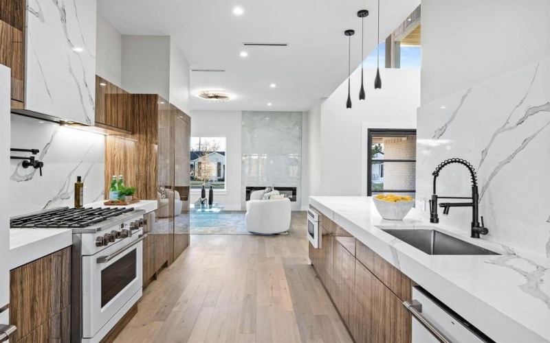 4603 Newmore Avenue, Dallas, TX 75209, 5 Bedrooms Bedrooms, ,3 BathroomsBathrooms,Residential,For Sale,4603 Newmore Avenue,20971948