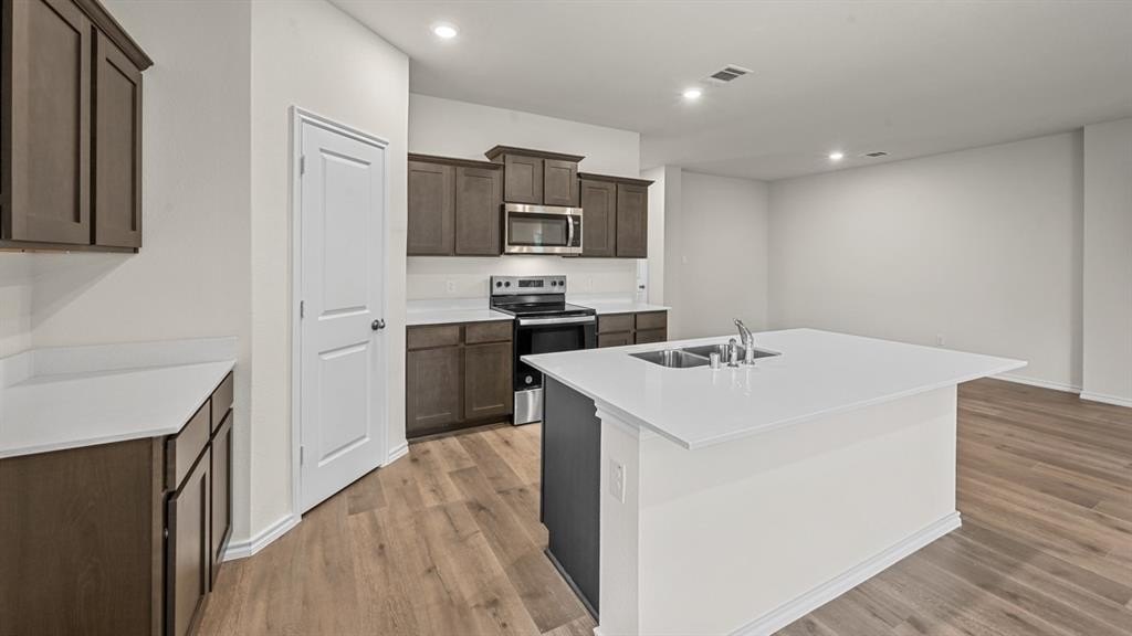 945 Newport Drive, Ferris, TX 75125, 4 Bedrooms Bedrooms, ,3 BathroomsBathrooms,Residential,For Sale,945 Newport Drive,20972076
