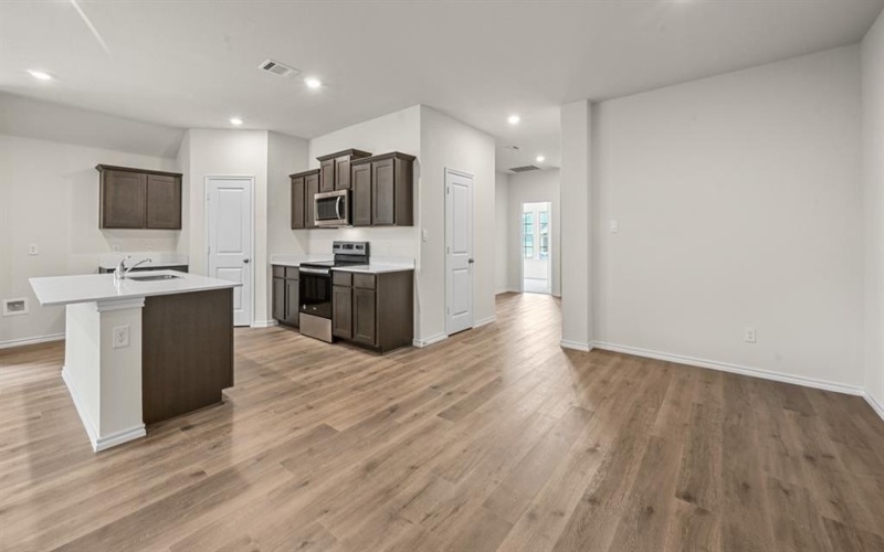 945 Newport Drive, Ferris, TX 75125, 4 Bedrooms Bedrooms, ,3 BathroomsBathrooms,Residential,For Sale,945 Newport Drive,20972076