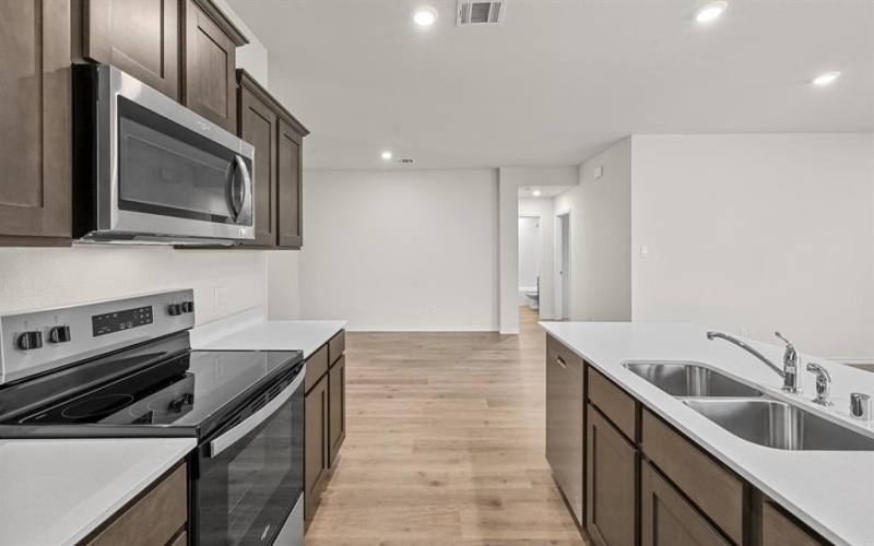 945 Newport Drive, Ferris, TX 75125, 4 Bedrooms Bedrooms, ,3 BathroomsBathrooms,Residential,For Sale,945 Newport Drive,20972076