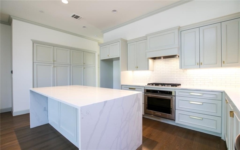 1019 BISHOP Avenue, Dallas, TX 75208, 3 Bedrooms Bedrooms, ,3 BathroomsBathrooms,Residential Lease,For Rent,1019 BISHOP Avenue,20972228
