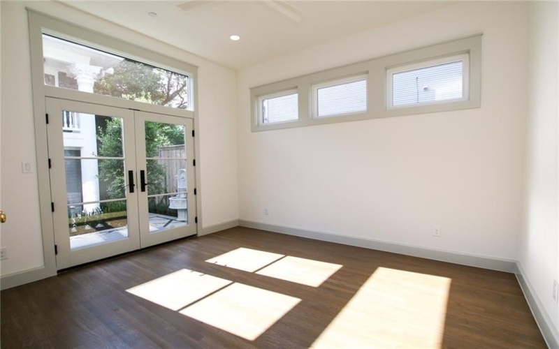 1019 BISHOP Avenue, Dallas, TX 75208, 3 Bedrooms Bedrooms, ,3 BathroomsBathrooms,Residential Lease,For Rent,1019 BISHOP Avenue,20972228