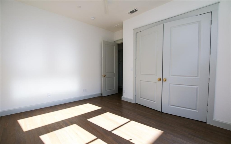 1019 BISHOP Avenue, Dallas, TX 75208, 3 Bedrooms Bedrooms, ,3 BathroomsBathrooms,Residential Lease,For Rent,1019 BISHOP Avenue,20972228