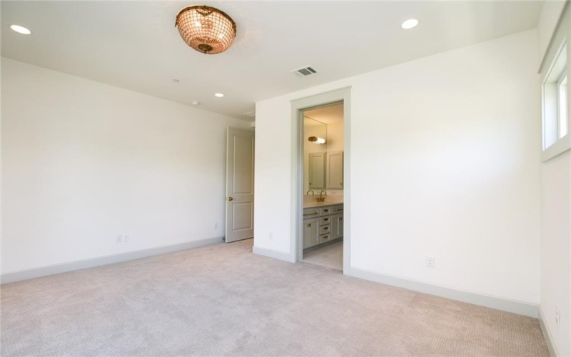 1019 BISHOP Avenue, Dallas, TX 75208, 3 Bedrooms Bedrooms, ,3 BathroomsBathrooms,Residential Lease,For Rent,1019 BISHOP Avenue,20972228