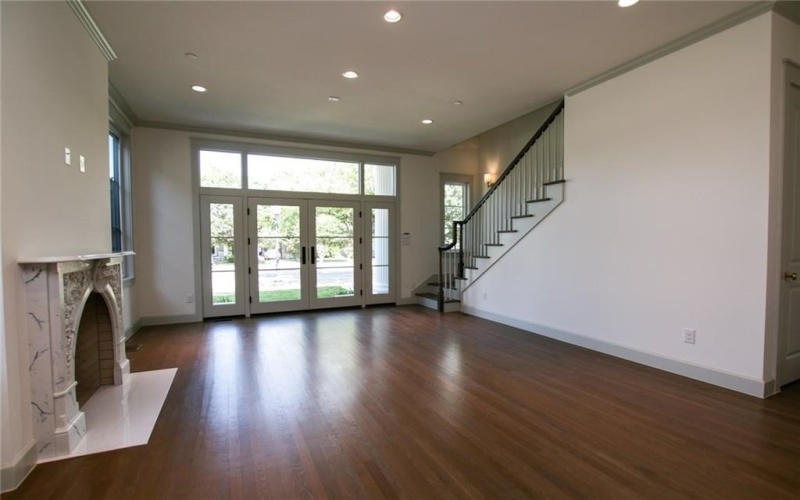 1019 BISHOP Avenue, Dallas, TX 75208, 3 Bedrooms Bedrooms, ,3 BathroomsBathrooms,Residential Lease,For Rent,1019 BISHOP Avenue,20972228